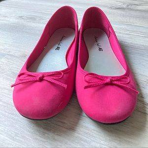 💗American Eagle Hot pink flats with bows